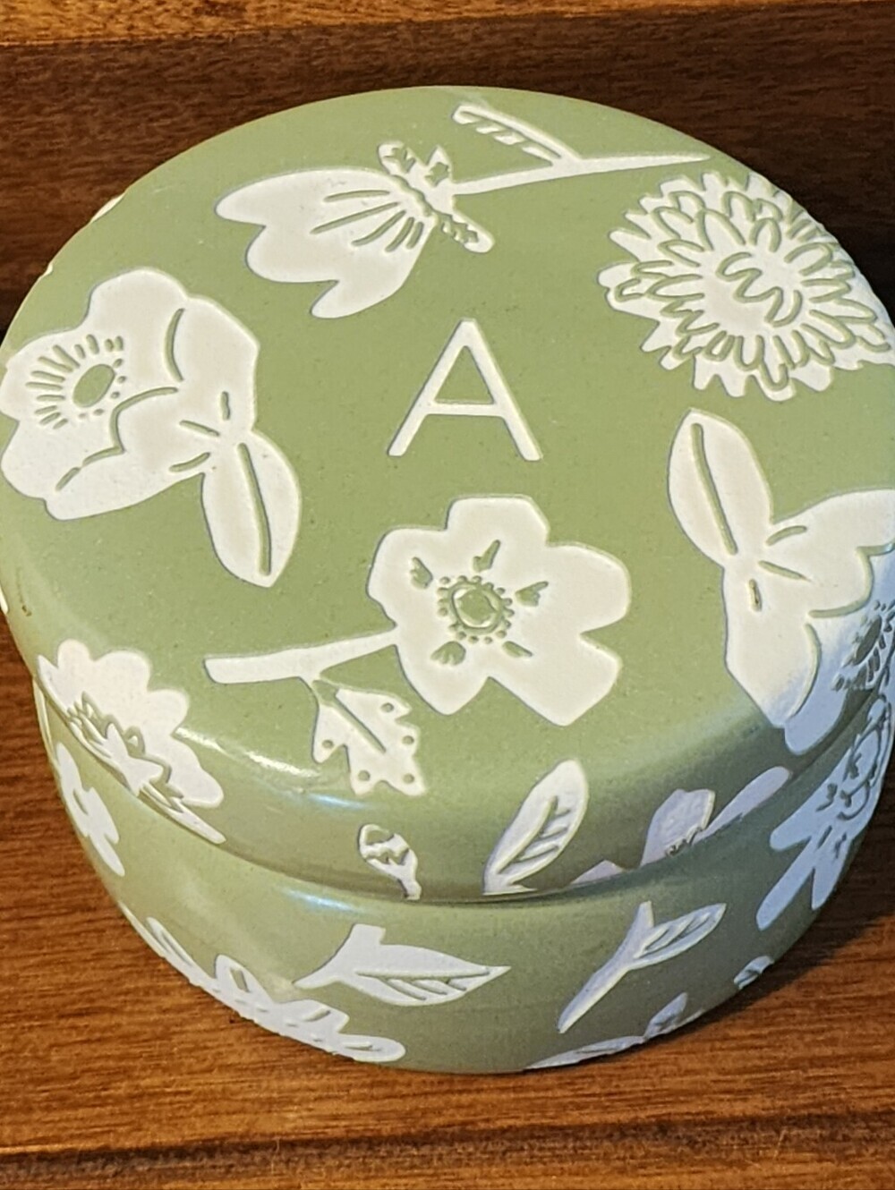 Anthropologie Trinket BoxMasey Monogram “A”  Floral Powder Box Green White 3.5"